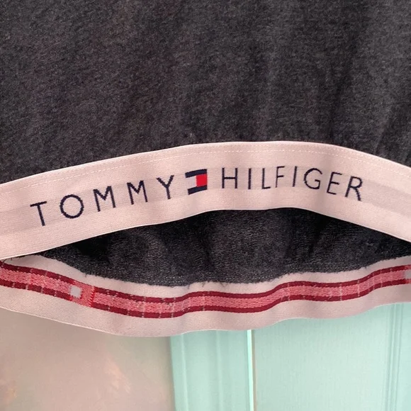 Tommy Hilfiger cropped hooded sweatshirt - Picture 5 of 6
